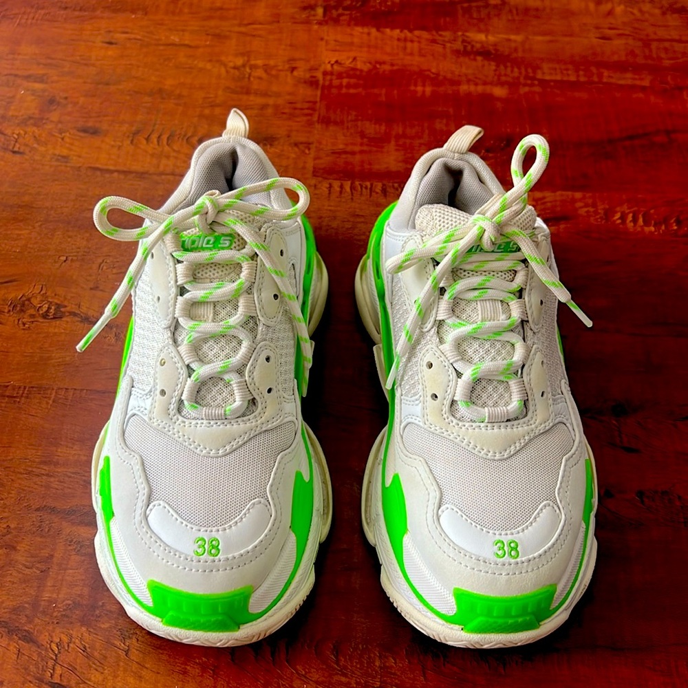 Balenciaga women sneakers size 38 white and green neon very carefull!!